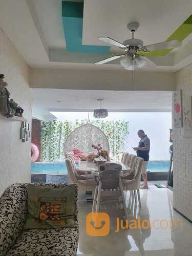 Rumah Sudah Renov dengan Kolam Renang di Kemang Pratama Bekasi