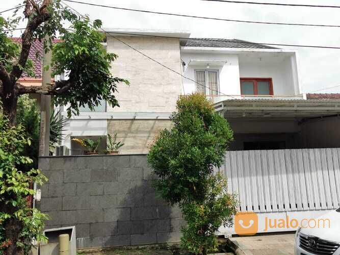 Rumah Sudah Renovasi dengan Kolam Renang di Kemang Pratama Bekasi