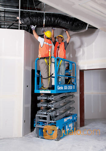 Sewa tangga elektrik genie lift pasuruan | rental scissor lift boom lift murah pasuruan