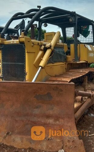 Bulldozer Komatsu D65E-8 Tahun 1996