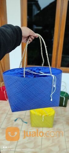 Tas parcel pandan aneka warna biru