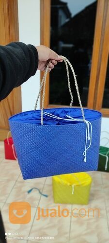 Tas parcel pandan aneka warna biru