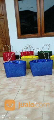 Tas parcel pandan aneka warna biru