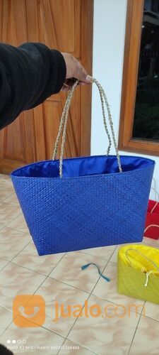 Tas parcel pandan aneka warna biru