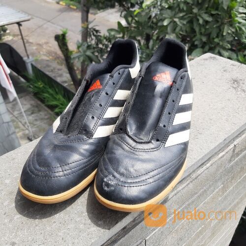 sepatu futsal adidas terbaru