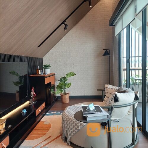Attic Room Gading Serpong