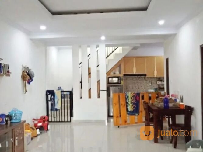 Rumah Strategis Jalan 2 Mobil di Pondok Bambu
