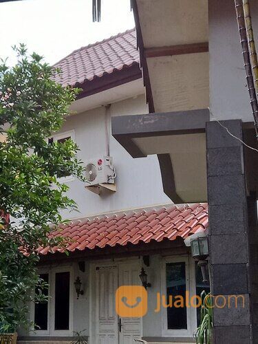 rumah raffles hills kolam renang DI CIBUBUR JAKARTA TIMUR