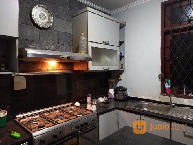 rumah raffles hills kolam renang DI CIBUBUR JAKARTA TIMUR