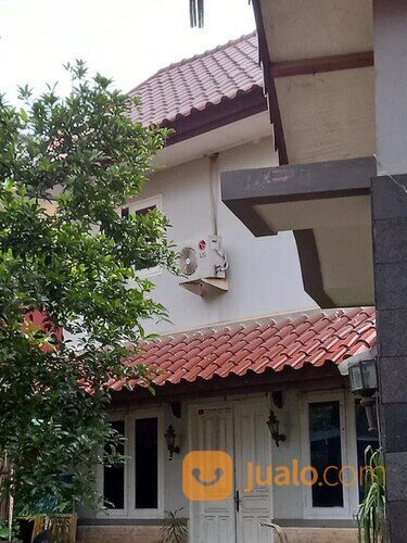 rumah raffles hills kolam renang DI CIBUBUR JAKARTA TIMUR