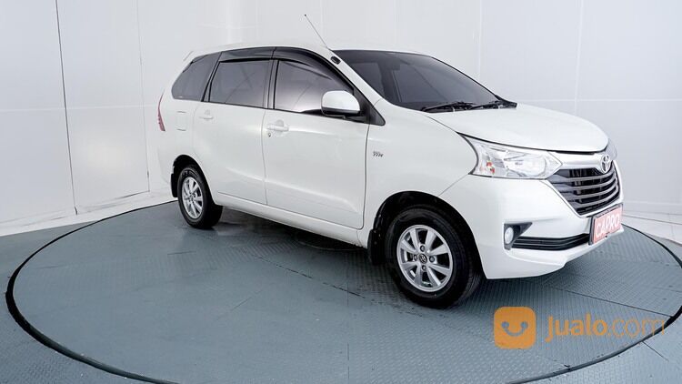 Toyota Avanza 2018 Putih: Sebuah Studi Kasus Mobil Keluarga Indonesia