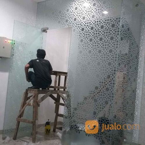 Jasa Pemasangan Cutting Sticker