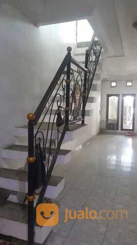Rumah Artis Film 3 Lantai di Taman Harapan Baru, Bekasi Barat, Kota Bekasi