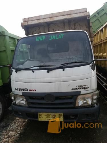 di jual  dump  truck hino dutro tahun 2012 Palembang Jualo