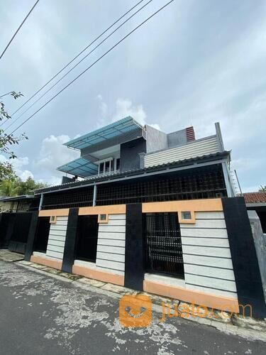 RUMAH MEWAH DI KOMPLEKS MONJOK BARU PERLUASAN
