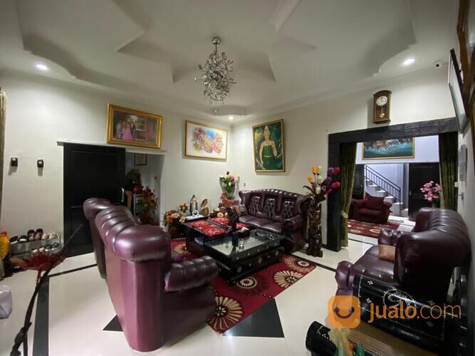 RUMAH MEWAH DI KOMPLEKS MONJOK BARU PERLUASAN