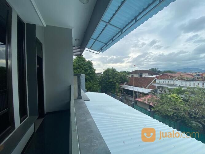 RUMAH MEWAH DI KOMPLEKS MONJOK BARU PERLUASAN