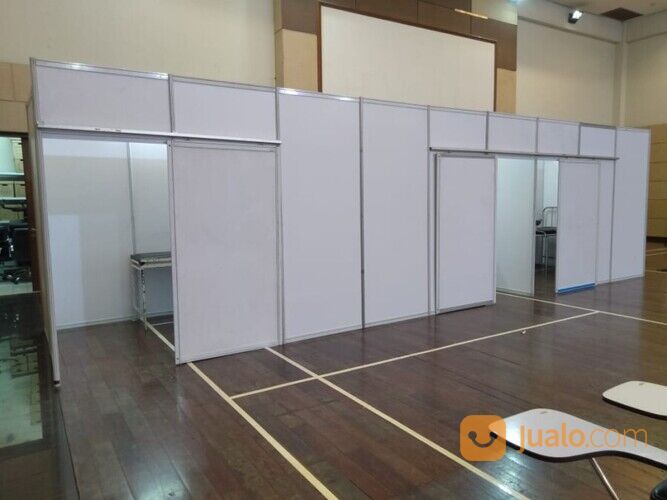 Rental Partisi Fitting Room dengan Pintu Slide ukuran 3 x 3 m