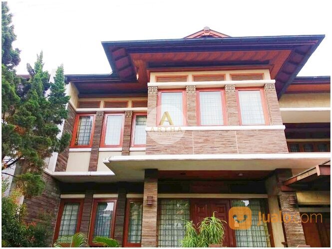 Rumah Bagus dan Luas di Istana Regency 2 Pasteur Bandung