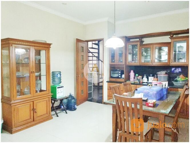 Rumah Bagus dan Luas di Istana Regency 2 Pasteur Bandung
