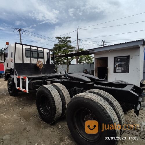 Isuzu Giga FVM 34 Q - 240 PS Head Trailer Tronton 6x2 Tahun 2014