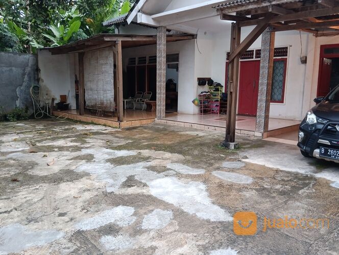 Rumah 3 Lantai Pinggir Jalan