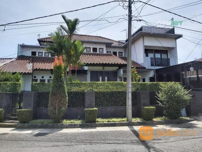 RUMAH LUAS DI PASTEUR BANDUNG