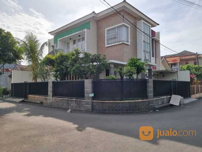 Rumah di Perumahan Dukuh Zamrud Padurenan kecamatan Mustika jaya Bekasi