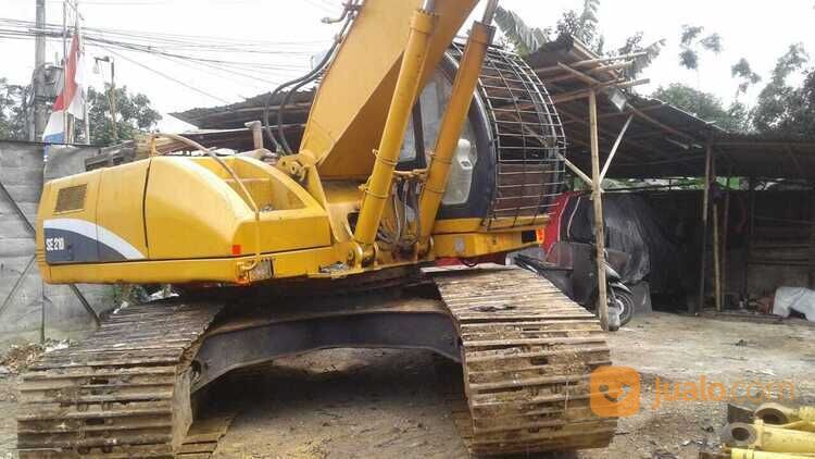 Excavator merek Samsung model SE210