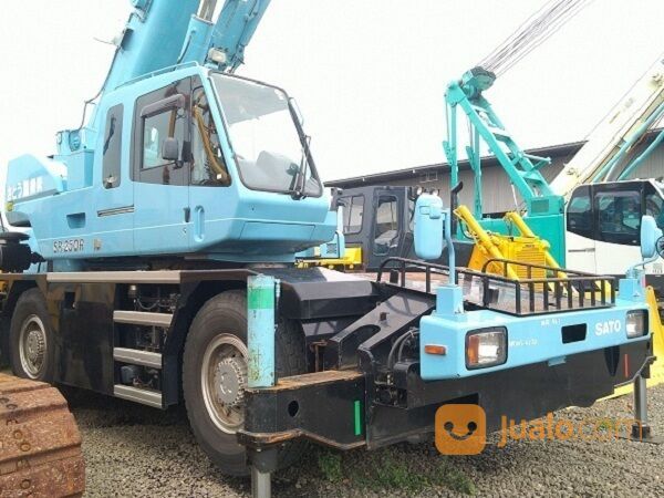 Rough Terrain Crane Kato KR25H-V7 Kapasitas 25 Ton