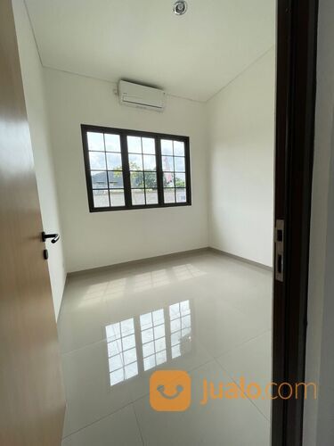 GRAND TABEBUYA PERUMAHAN NYAMAN PINGGIR JALAN ADA KOLAM RENANG