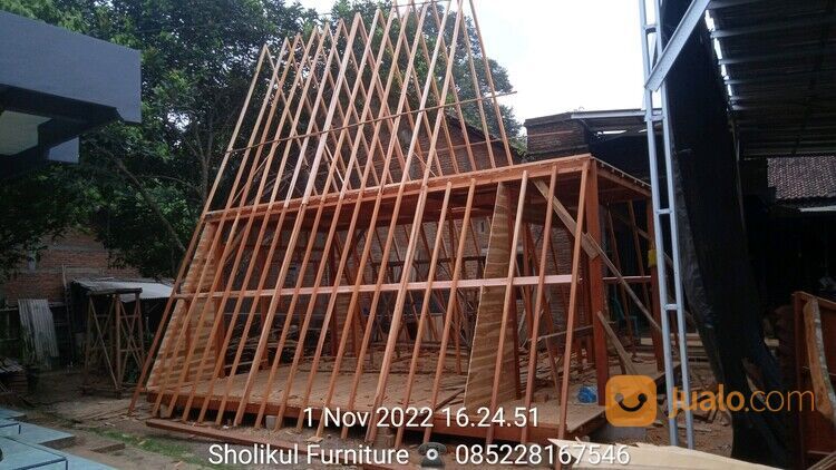 HARGA RUMAH KAYU SEGI TIGA MODERN 5M X 6M