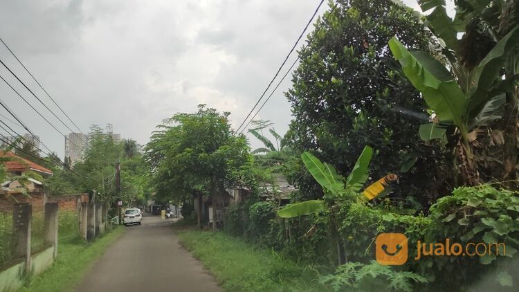 Akses jalan pruis atau cukup untuk 2 mobil bersimpangan