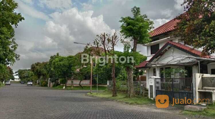 RUMAH HITUNG TANAH DI KAWASAN ELIT DAERAH GRAHA FAMILI