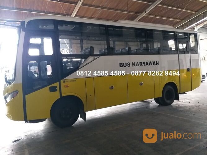 Medium Bus Jemputan Karyawan Bus Medium Pariwisata Jelajah Indonesia di ...
