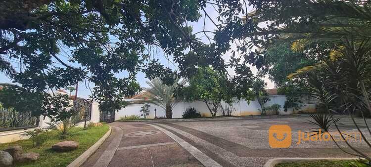 Rumah Mewah di dekar Pahoman dan Kedamaian Full Furnished dengan Kolam Renang