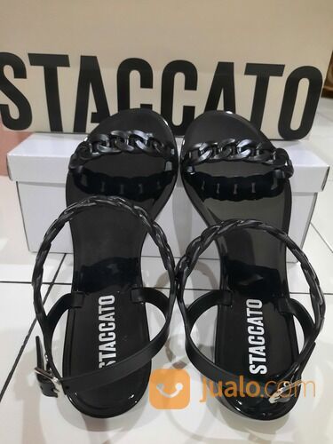 Sandal merk staccato like new