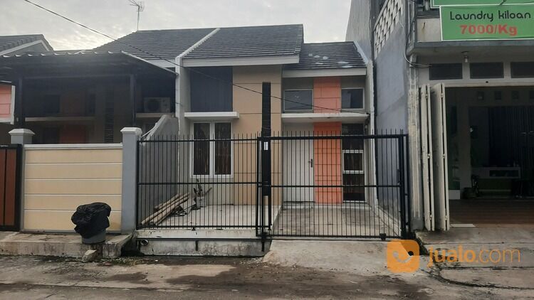 Rumah pinggir jalan utama dibekasi sewa pertahun