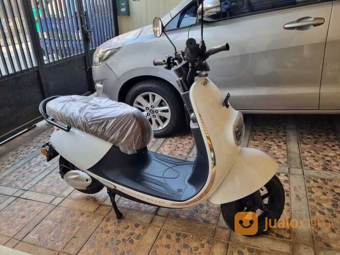 Motor Viar New Q1, warna Putih, Baru, dan Harga sangat menarik