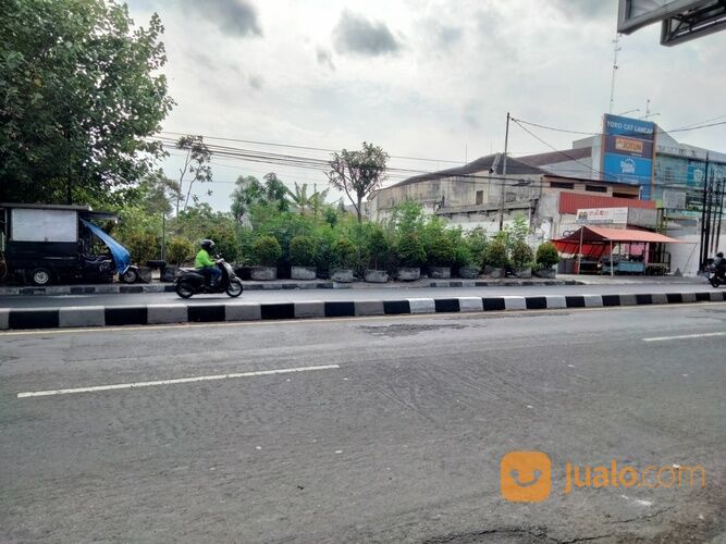 Tanah Jogja Jl.MAGELANG KM4 Utara Hotel GRAND SERELA Lt 4948 m² ld 34m
