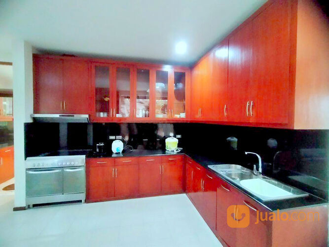 Rumah 2 Lantai ada Kolam Renang Besar & Taman yg Cantik & Luas di Cipete Jak-Sel
