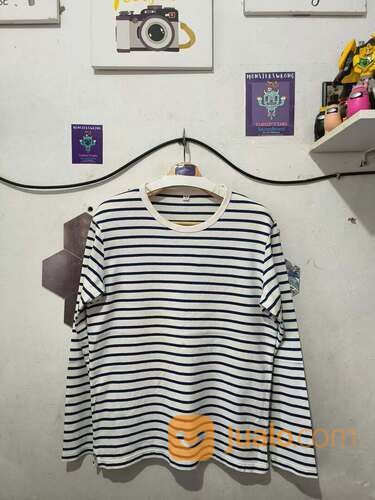 Kaos Lengan Panjang Uniqlo Putih Garis Garis Biru