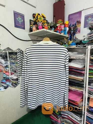Kaos Lengan Panjang Uniqlo Putih Garis Garis Biru