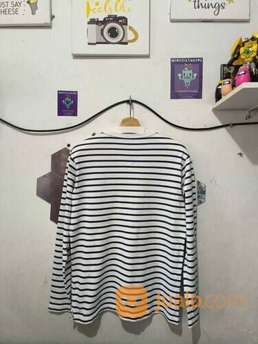 Kaos Lengan Panjang Uniqlo Putih Garis Garis Biru