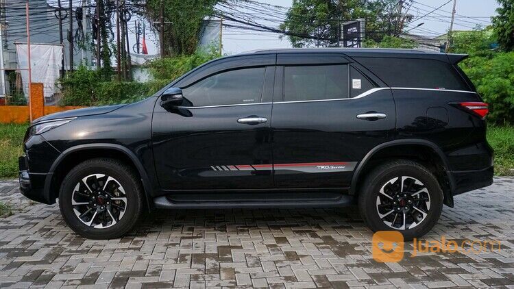 Toyota Fortuner 2.4 VRZ TRD AT 2021 Hitam