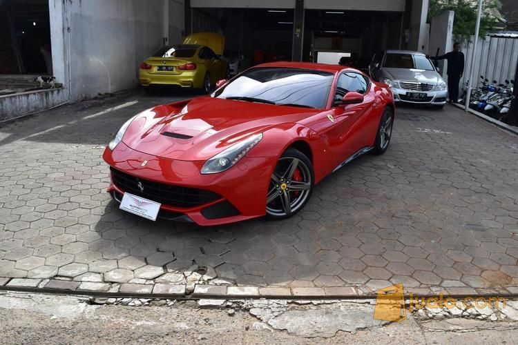  Ferrari  F12 Berlinetta warna  merah  tahun 2014 Jakarta 