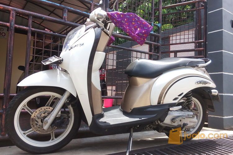 Honda Scoopy Putih2011 pajak plat hidup sampe 2021 | Pontianak | Jualo