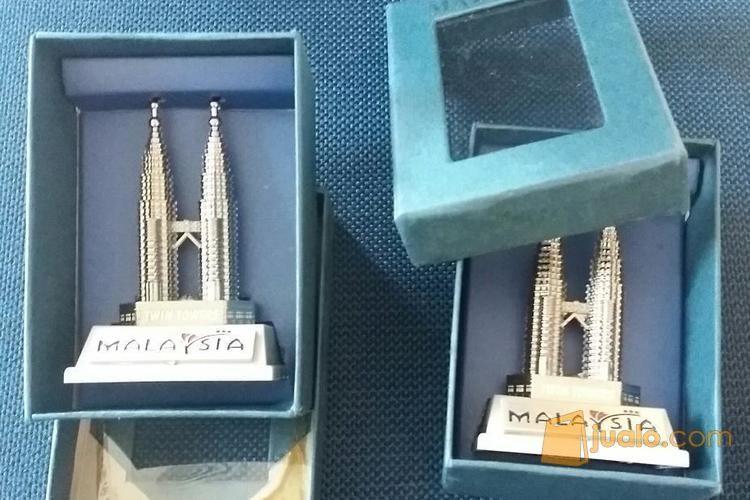 Souvenir Twin Tower Malaysia.