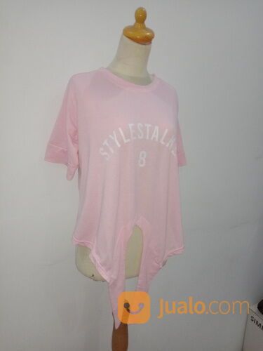 Kaos Wanita Crop Bertali Bawah Preloved