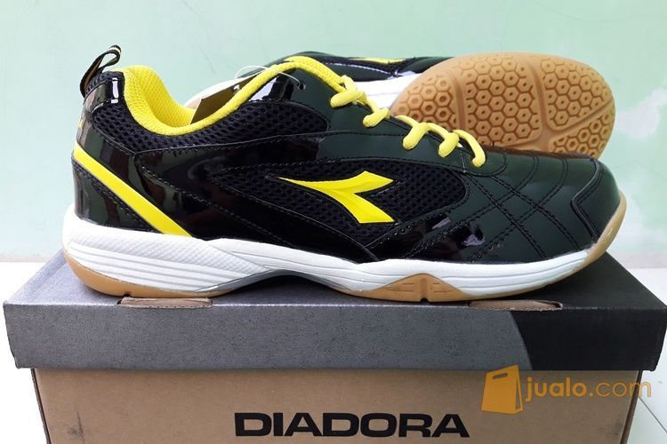 diadora badminton shoes